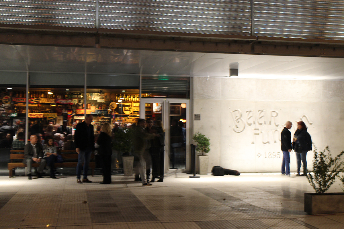 Exterior de Baar Fun Fun en Ciudadela 1229